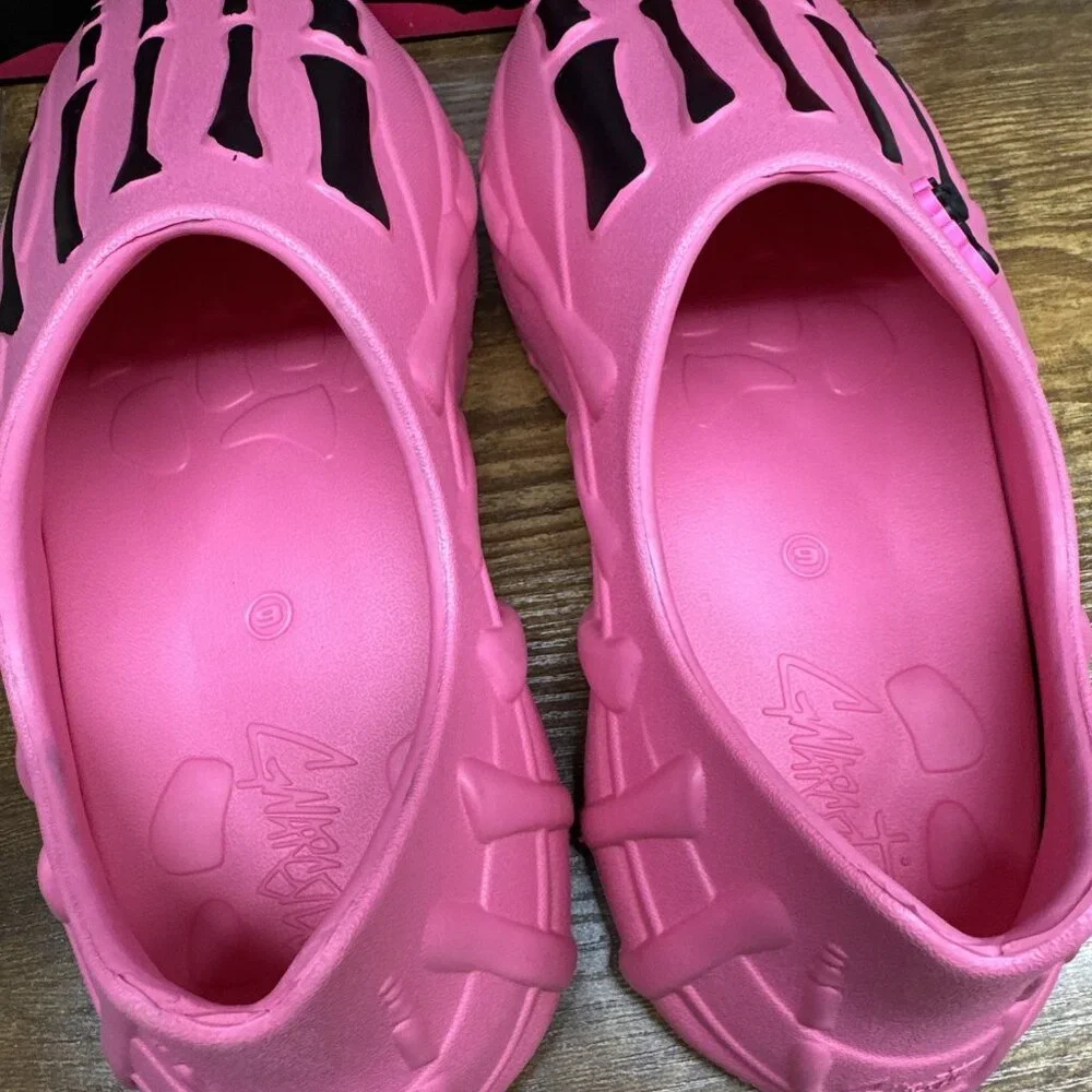 New‎ Gnarcotic Skelly Runners Pink Size 9 New With Box Shoes Slip On Rubber